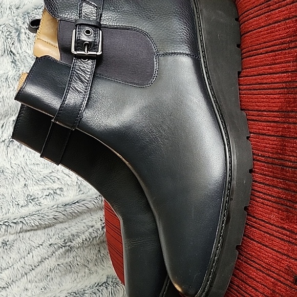 Shoes - Picture 2 of 6